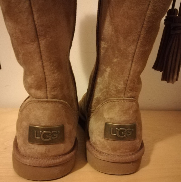 UGG Chestnut Plumdale Tasseled Real Fur Boots - Picture 6 of 8
